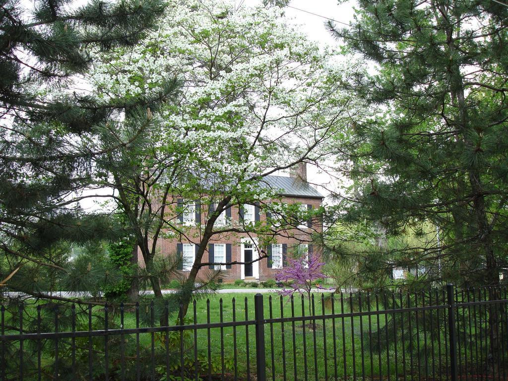Bourbon Manor Bed & Breakfast Inn Bardstown Exterior photo
