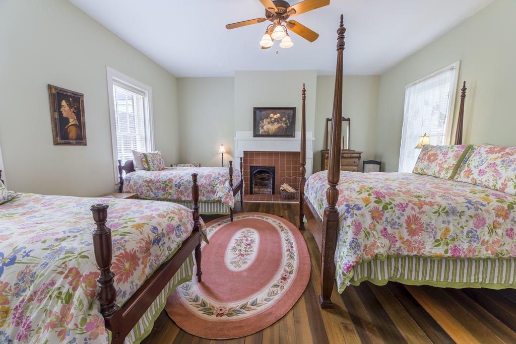 Bourbon Manor Bed & Breakfast Inn Bardstown Room photo